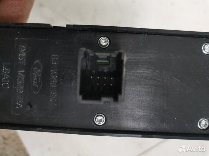 Блок управления стеклоподъемниками передний левый