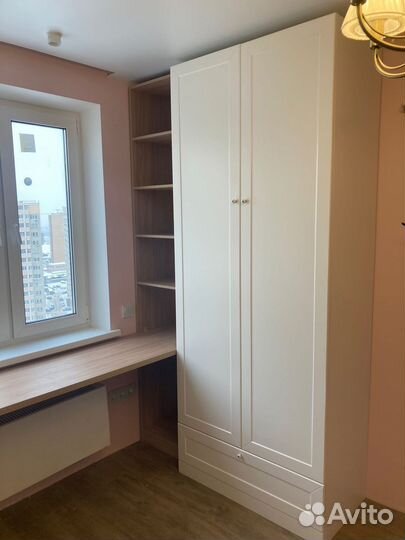 Рабочая зона для школьника со шкафом