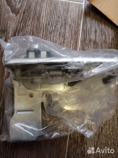 Замок двери маз 4370 левый 64221-6105012