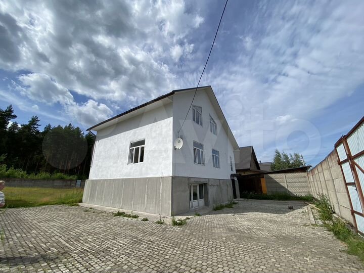 Дом 317,6 м² на участке 12 сот.