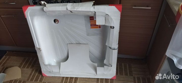 Душевой поддон 90х90