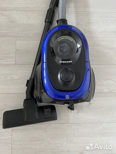 Пылесос samsung SC18M2110SB