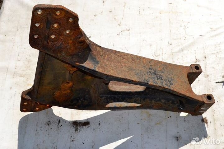 Кронштейн реактивной тяги, ведущего моста,левый MA