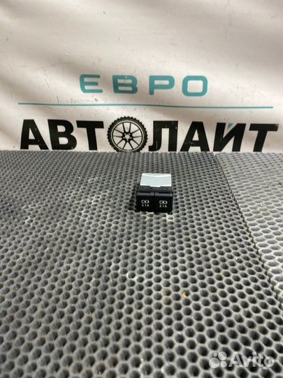 Концентратор USB Lexus Nx300H Z10 2.5I 2arfxe 2020