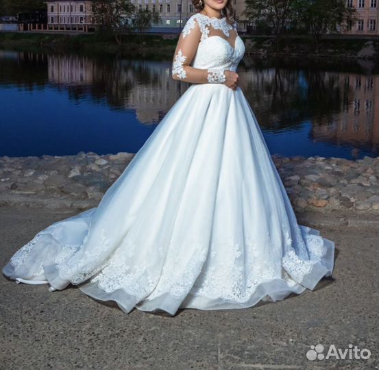 Свадебное платье