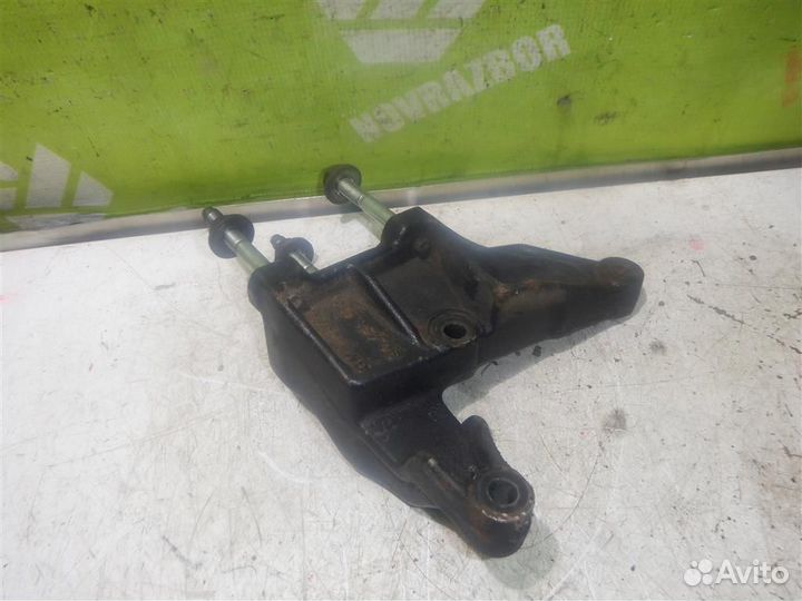 Кронштейн двигателя правый Опель Вектра Б