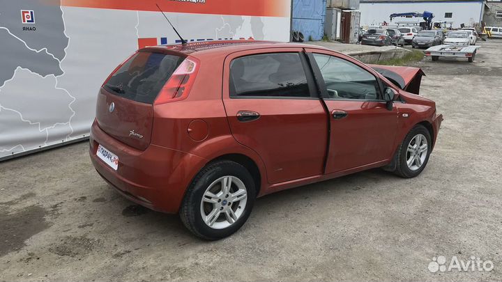 Дверь передняя правая Fiat Grande Punto (199)