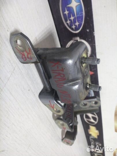 Петля двери задняя правая Nissan X-Trail NT32