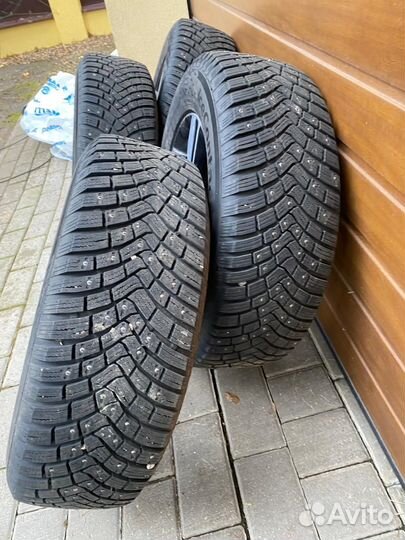 Continental IceContact 3 215/65 R16