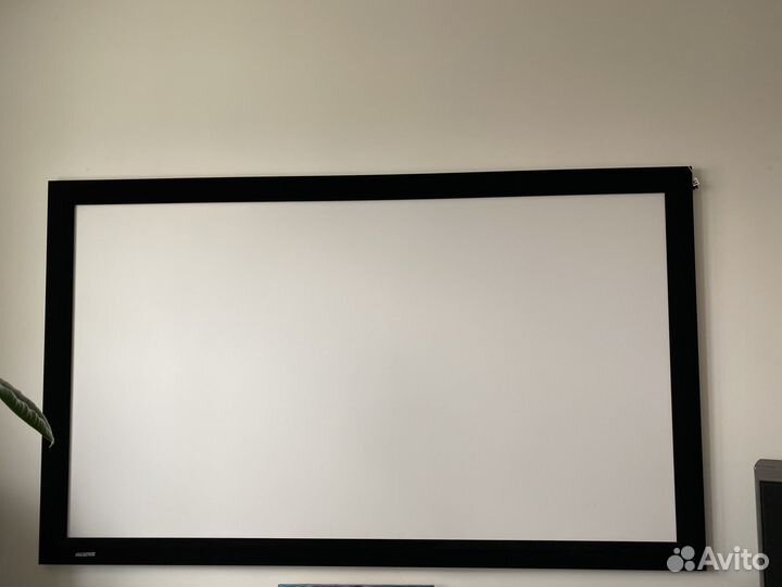 Проекционный экран Projecta Homescreen Deluxe 90