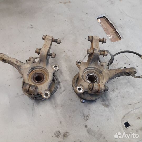 Ступица(поворотный кулак) перед. Мицубиси Лансер 9