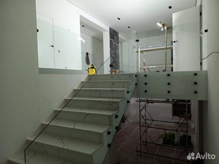 Стеклянные перила для лестниц