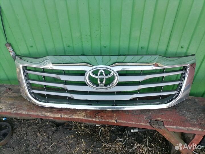 Решетка радиатора на Toyota Hilux 7(оригинал)