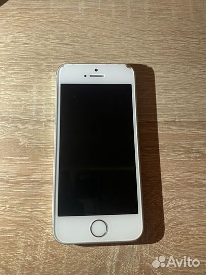 Телефон iPhone 5SE