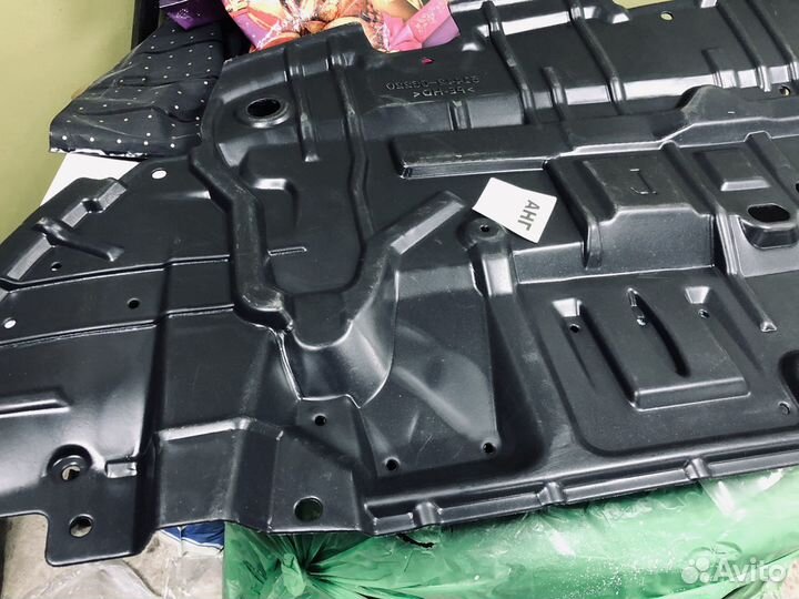 Пыльник моторного отсека левый Camry xv50, 55