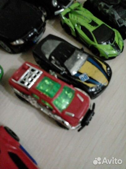 Пакет коллекционных машинок. 10 шт
