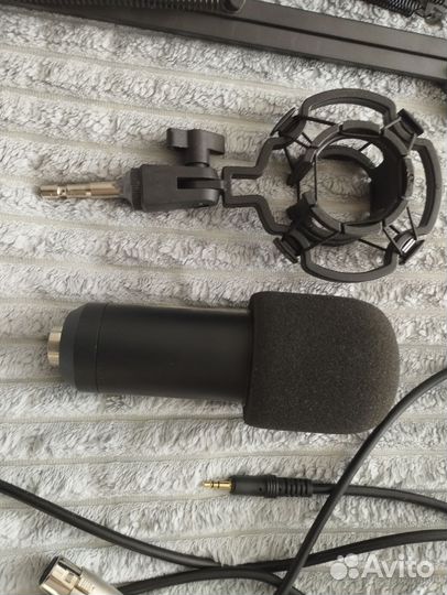 Студийный конденсаторный микрофон
