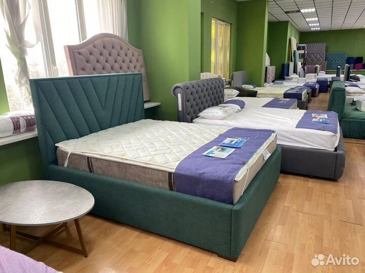 Кровать с мягким изголовьем