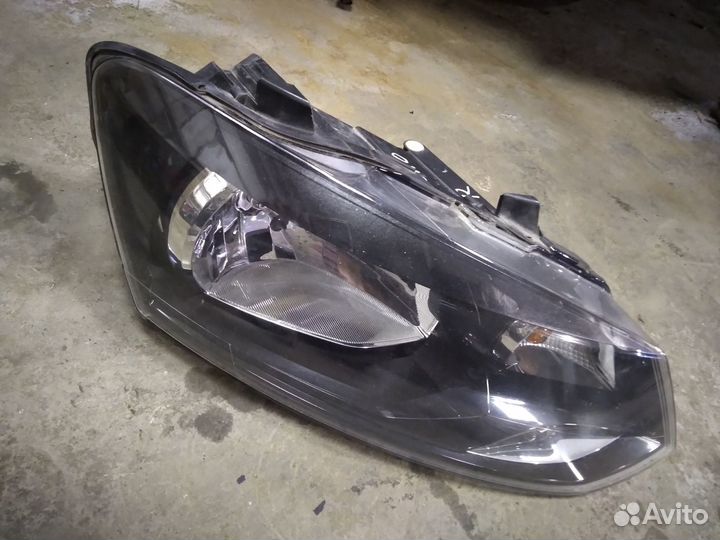 Фара правая Volkswagen Polo 5 2009-2017