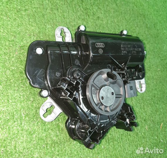 Доводчик замка крышки багажника VW Tiguan 2