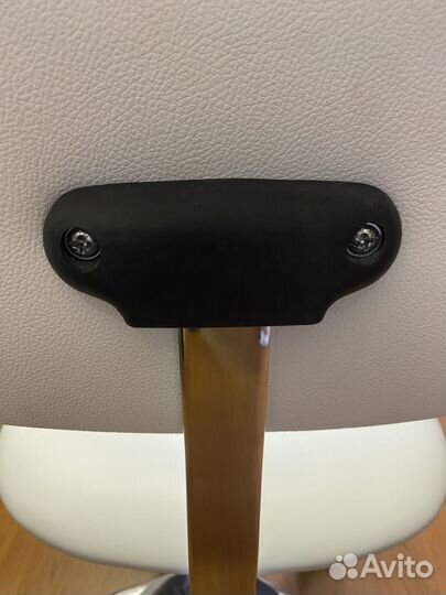 Крепление спинки кресла