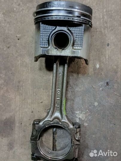 Поршень с шатуном Nissan yd22dd