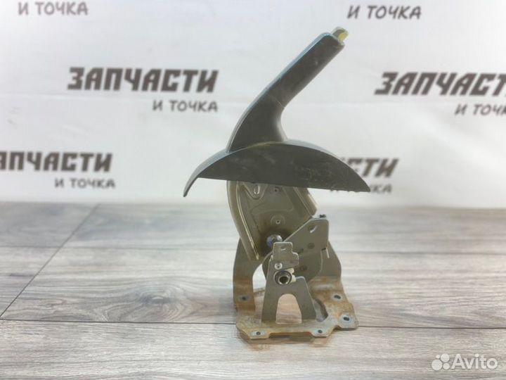 Рычаг стояночного тормоза Nissan Qashqai J10