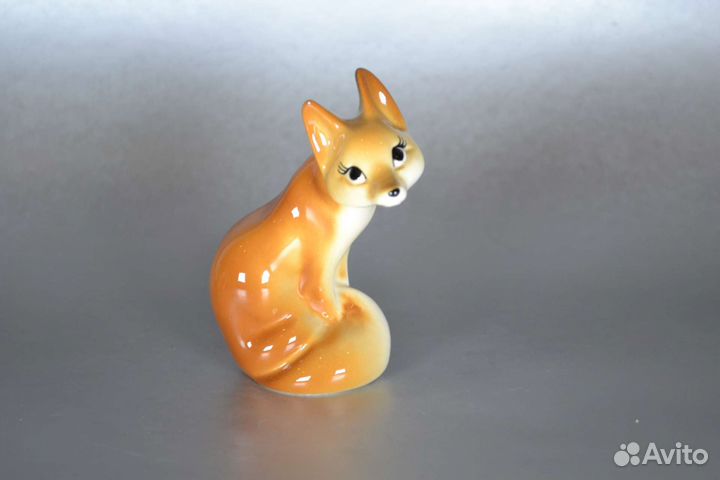 Лиса большая фарфоровая статуэтка