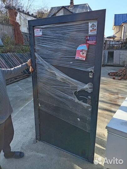 Дверь входная металлическая