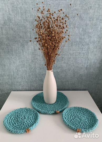 Вязанные корзинки и салфетки