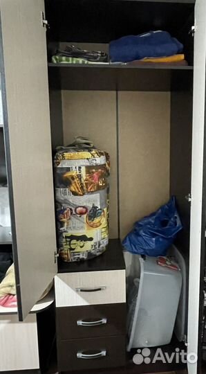 Шкаф распашной с зеркалом