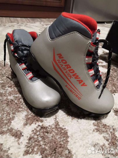 Лыжные ботинки
