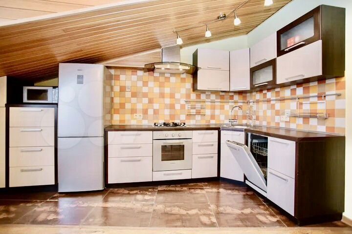 3-к. квартира, 91 м², 4/4 эт.