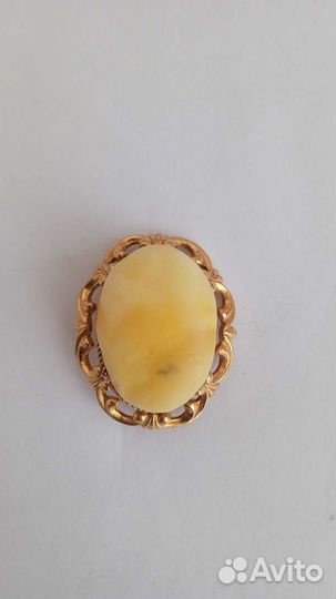 Брошь янтарь