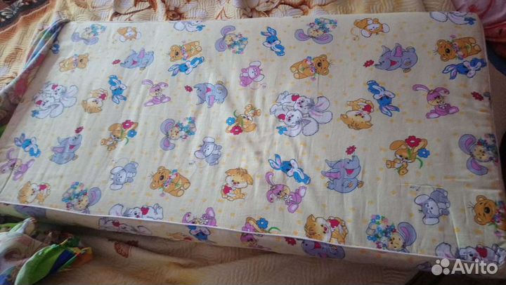 Продается детская кроватка с матрасом и одеялом