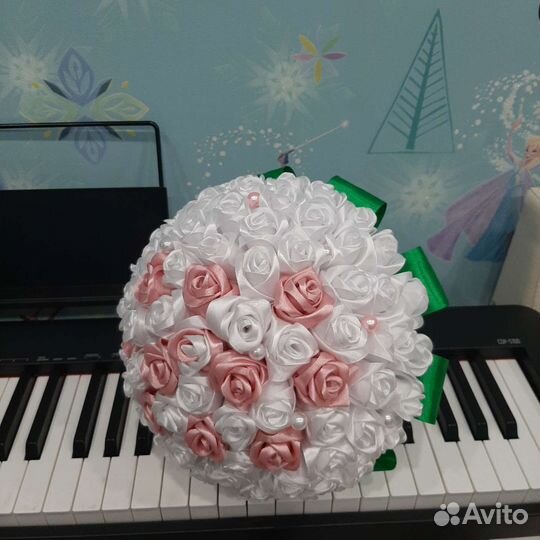 Свадебный букет из атласных лент