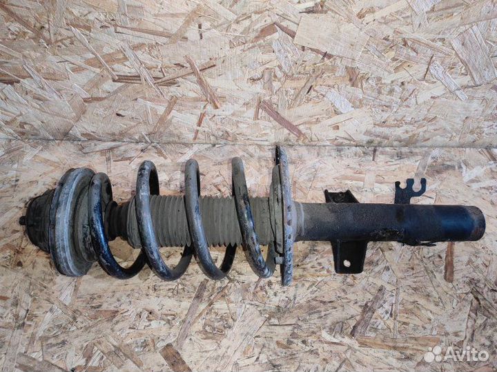 Стойка подвески передняя Volkswagen Transporter T5