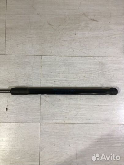 Газовый упор крышки багажника renault sandero 1 1