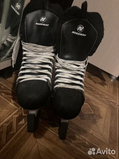 Коньки хоккейные