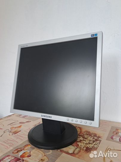 Монитор Samsung 723N