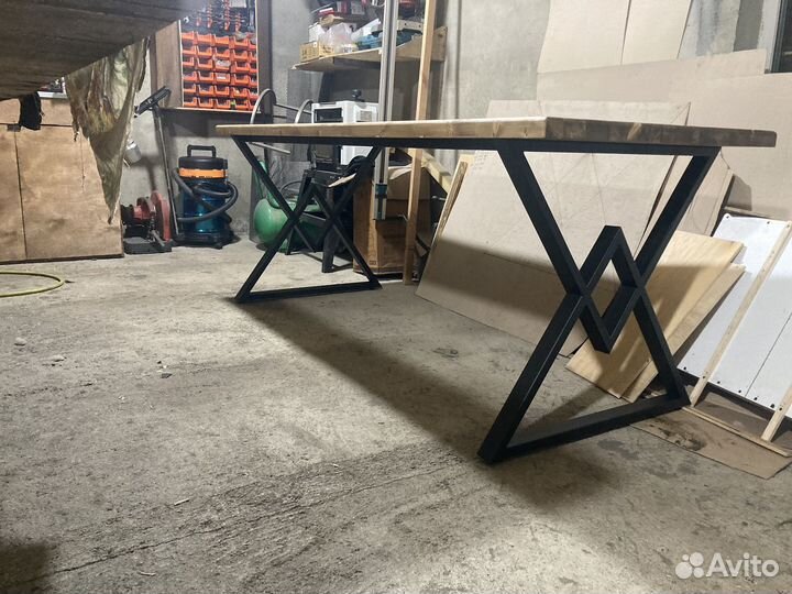 Стол в стиле лофт