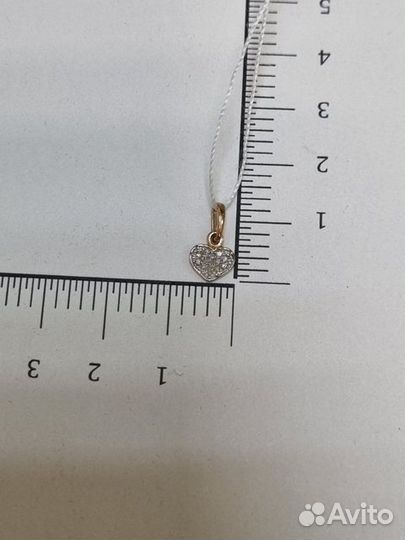 Золотая подвеска с бриллиантом