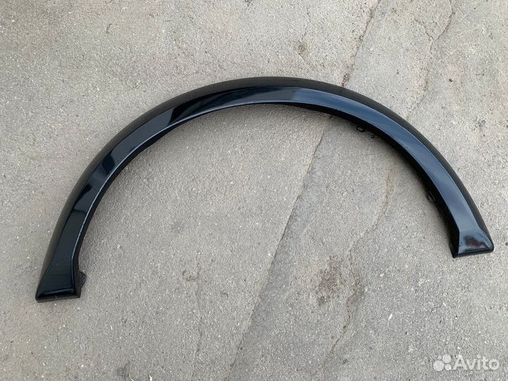 Накладка переднего крыла левого Discovery 3