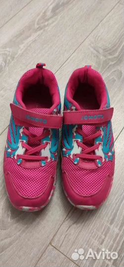 Кроссовки легкие