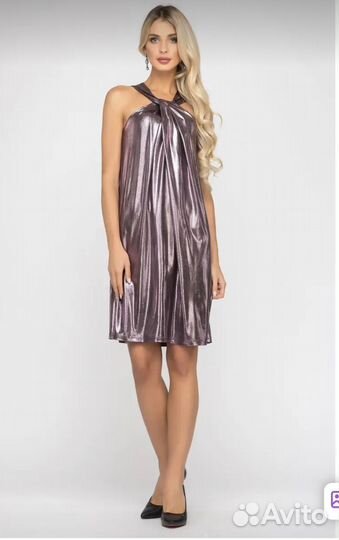 Вечернее платье с открытыми плечами