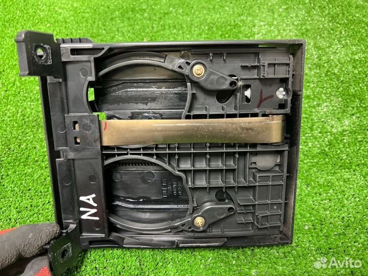 Подстаканник Nissan Almera N16 1.5 QG15 2005