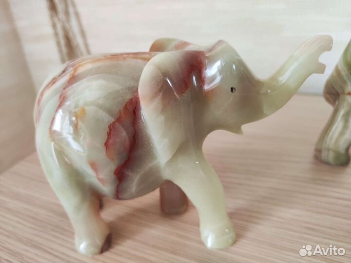 Статуэтк из натурального камня оникс, слон