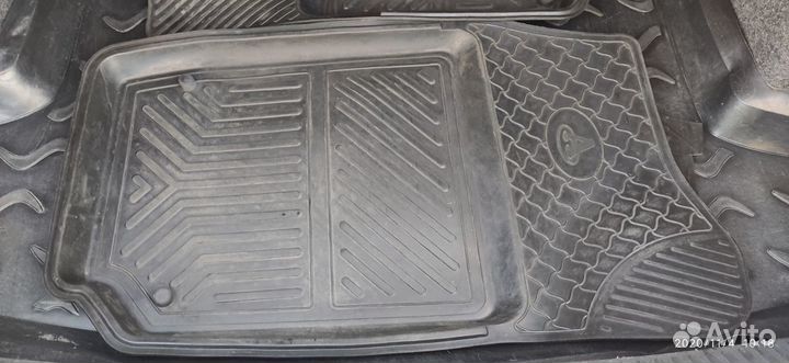 Автомобильный коврик