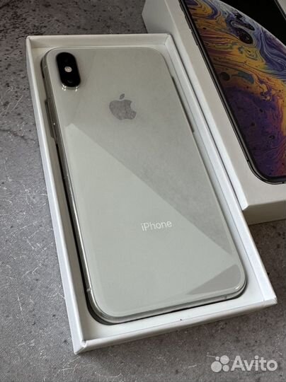 iPhone Xs, 64 ГБ