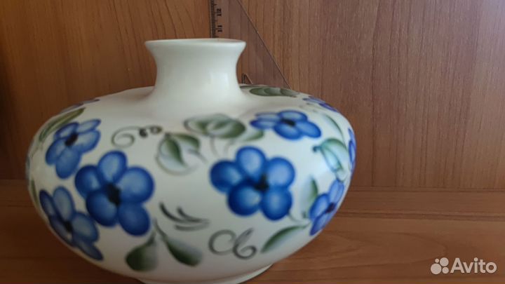 Старинная ваза-амфора незабудки фаянс